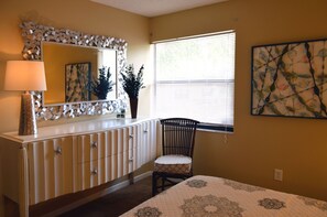 bedrm 2 w dresser