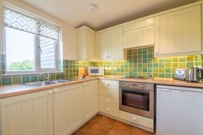 Foxglove, Houghton: Kitchen with with integrated electric hob
