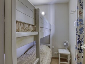 Property, Furniture, Comfort, Textile, Interior Design, Wood, Building, Flooring, Floor, Bed