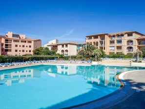 Resort, Property, Swimming Pool, Building, Real Estate, Town, Apartment, Resort Town, Hotel, Vacation