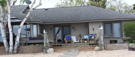 Deck seating area