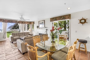 H1063 - Dining Area