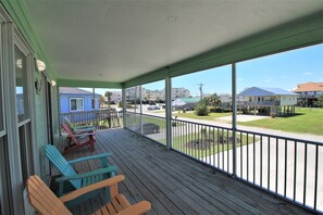 Screened Porch 2