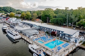 RNR nesters enjoy access to the Ship n Shore Hotel waterfront pool and hot tub!