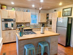 Kitchen with Breakfast Bar