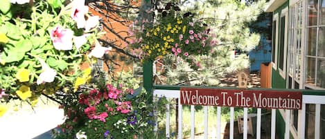 Welcome to Estes Park! Your vacation starts here! This is the front deck.