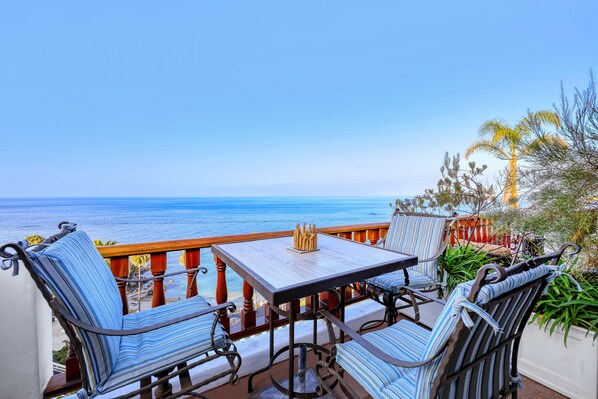 H157 - Balcony Table Ocean View