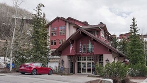 Eagle Springs East Front Desk