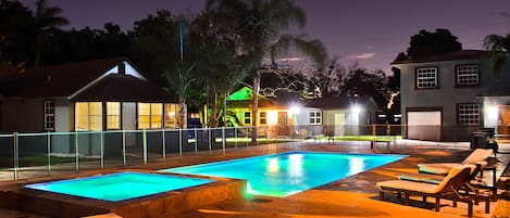 Hot tub and pool in the south pool. Buildings 1-4 visible.