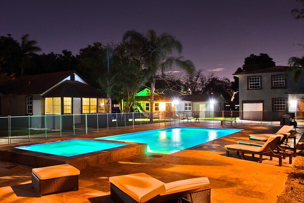 Hot tub and pool in the south pool. Buildings 1-4 visible.