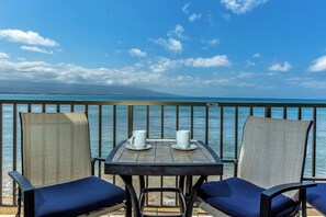 GREAT ocean view from the lanai of the ocean, Sugar Beach, islands, and lawn