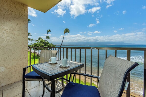 GREAT ocean view from the lanai of the ocean, Sugar Beach, islands, and lawn