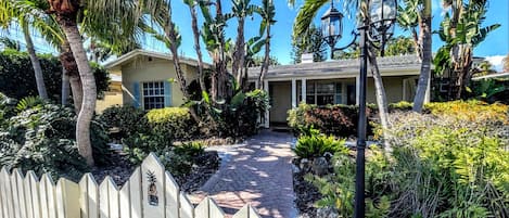 Private Pool Vacation Rental - Recently renovated large 5 bedroom beach rental home with brand private pool. Clearwater beach rental home with 3 full bathrooms, 5 bedrooms, huge living room, kitchen and private pool.