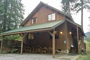Building, Outdoors, Shelter, House, Cabin