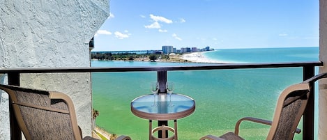 Come enjoy the stunning view of Sand Key Beach from the balcony.