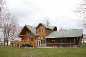 Backyard, deck, sunroom and huge screened in porch! Seating for 22.