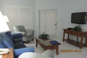 Very clean and crisp and comfortable modern day unit.