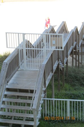 Private entrance on and off beach.