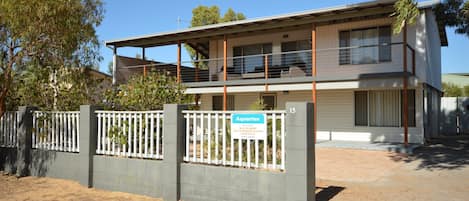 Kalbarri Aquarius - Kalbarri Accommodation Service - Front of house