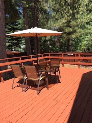 Deck with table, chairs and gas BBQ (weather permitting).