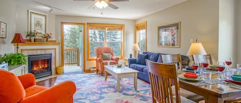 Camp 4 # 21: Fabulous 2 Bedroom, Slopeside, end unit Townhouse