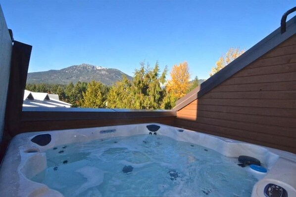 Private hot tub on the deck 