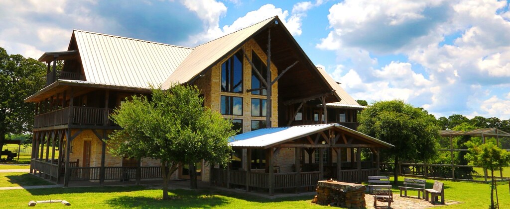 Beautiful Private Ranch and Lodge on Lake Tawakoni  -- 50 Miles from Dallas