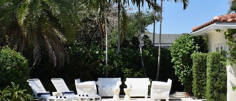 La Dolce Vita Boca is a private, tropical sanctuary.  Relax, Unwind & Rejuvenate