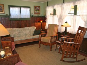 4-329 Catalina_Living room_0135.jpg