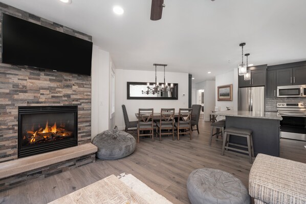Large open floor plan plenty of seating options