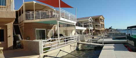 Guesthouse on the river large patio and dock!  Sleeps upto 4