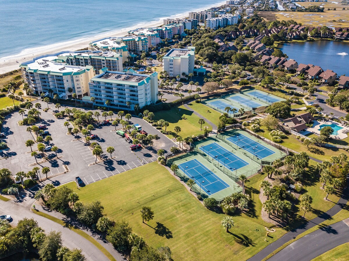 Oceanfront condo with pool access at Litchfield By the Sea! Brand new kitchen and bathroom in 2020!