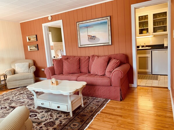 560sq. feet of cozy top floor nesting space, at the heart of downtown Saugatuck!