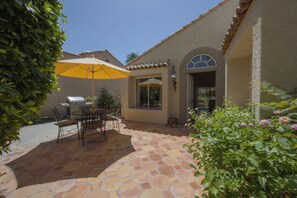 K0270 Outdoor Seating