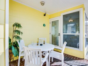 Have breakfast overlooking the courtyard