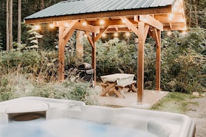 House,Porch,Tub,Patio,Hot Tub