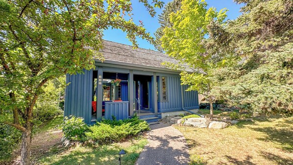 Grand Marais House of Light is a custom home located in the heart of Grand Marais, Minnesota.