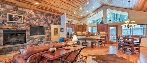 Pinetop Vacation Rental | 3BR | 3BA | 2,400 Sq Ft | Step-Free Entry