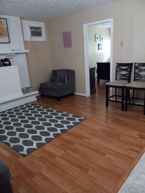 LOUNGE AREA 