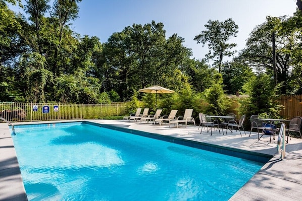 Private heated pool (16x40 / 3.5 to 6' deep) is calling your name! Open May 22nd-Sep 30th!