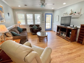 Living Room (alternate view)