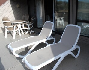 Outdoor Deck - Loungers