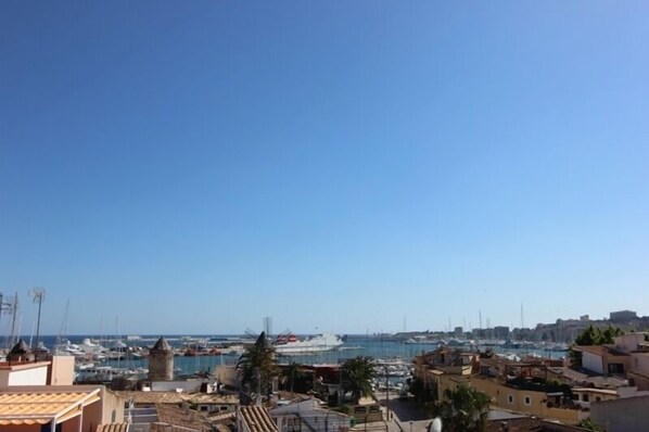  Terrasse mit Blick auf den Hafen ist 150 Meter entfernt