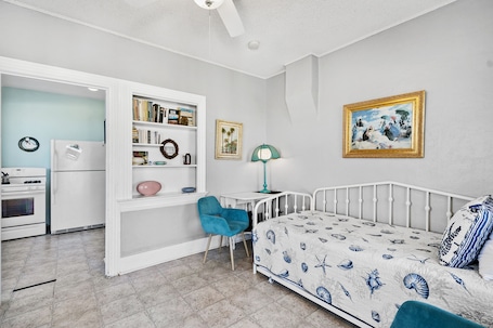 216WB - Day Bed