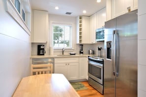 Full kitchen w/ stainless steel appliances in Petite Maison.