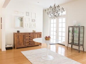 front foyer - Peaks on Gate - Niagara-on-the-Lake