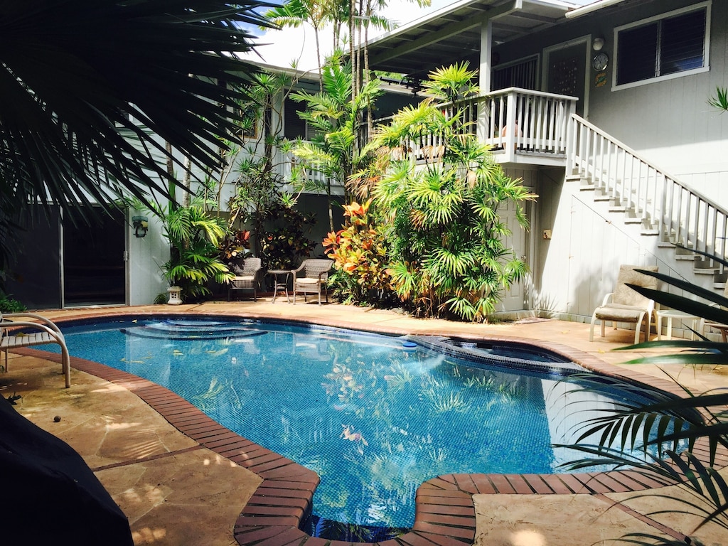 Kailua Gardens Estate house with pool out front