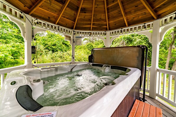 Private Hot Tub,   extra fee