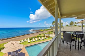 Alihi Lani 6: Ocean Front 2 bedroom 2 bath!! Air Conditioned!!