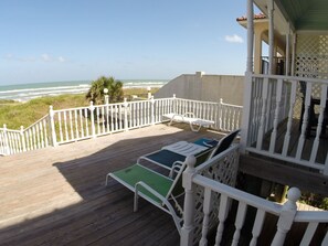 2nd floor deck oceanside